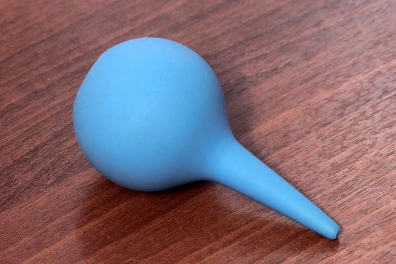 enema to cleanse the body from parasites
